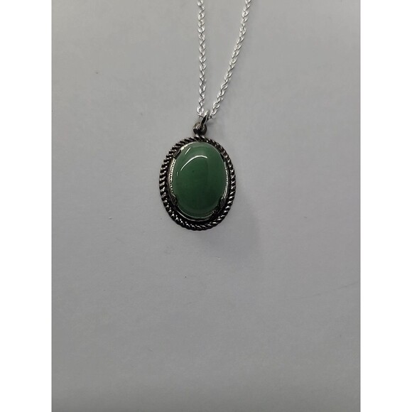 Vintage Green Oval Cabochon Pendant Necklace Silver Tone Rope Frame - Picture 10 of 11